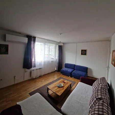 Aura Nest 10